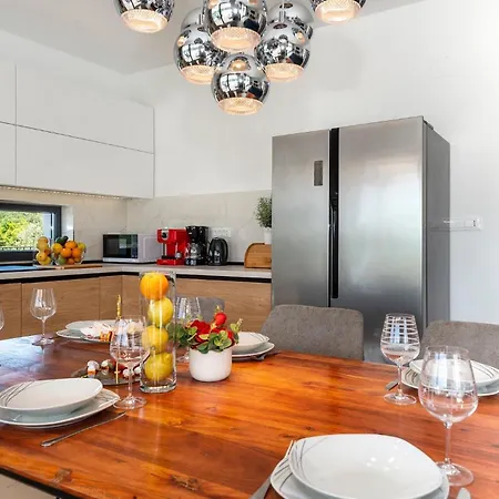 Holiday home Lucatoni *