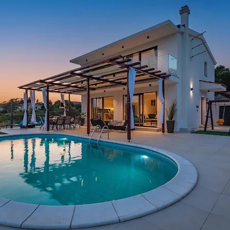 Holiday home Lucatoni