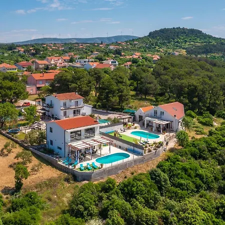 Holiday home Lucatoni