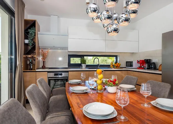 Lucatoni Tatil Evi *